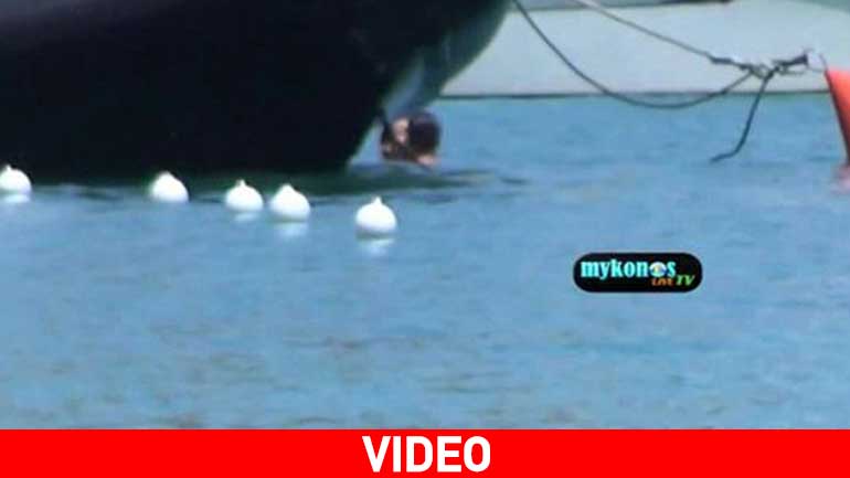 Ποιο ζευγάρι της εγχώριας σοουμπίζ ερωτοτροπεί πίσω από τη βάρκα;